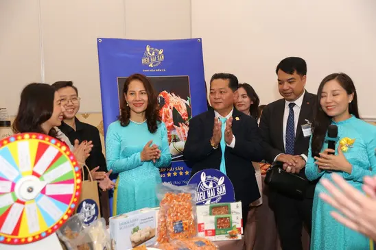 Dennis kết nối cùng cộng đồng doanh nhân và đối tác B2B