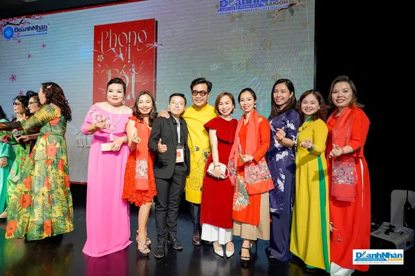 Dennis trong Ban tổ chức Phong vị Tết 2023, CLB Phong Cách, Báo Doanh Nhân Sài Gòn